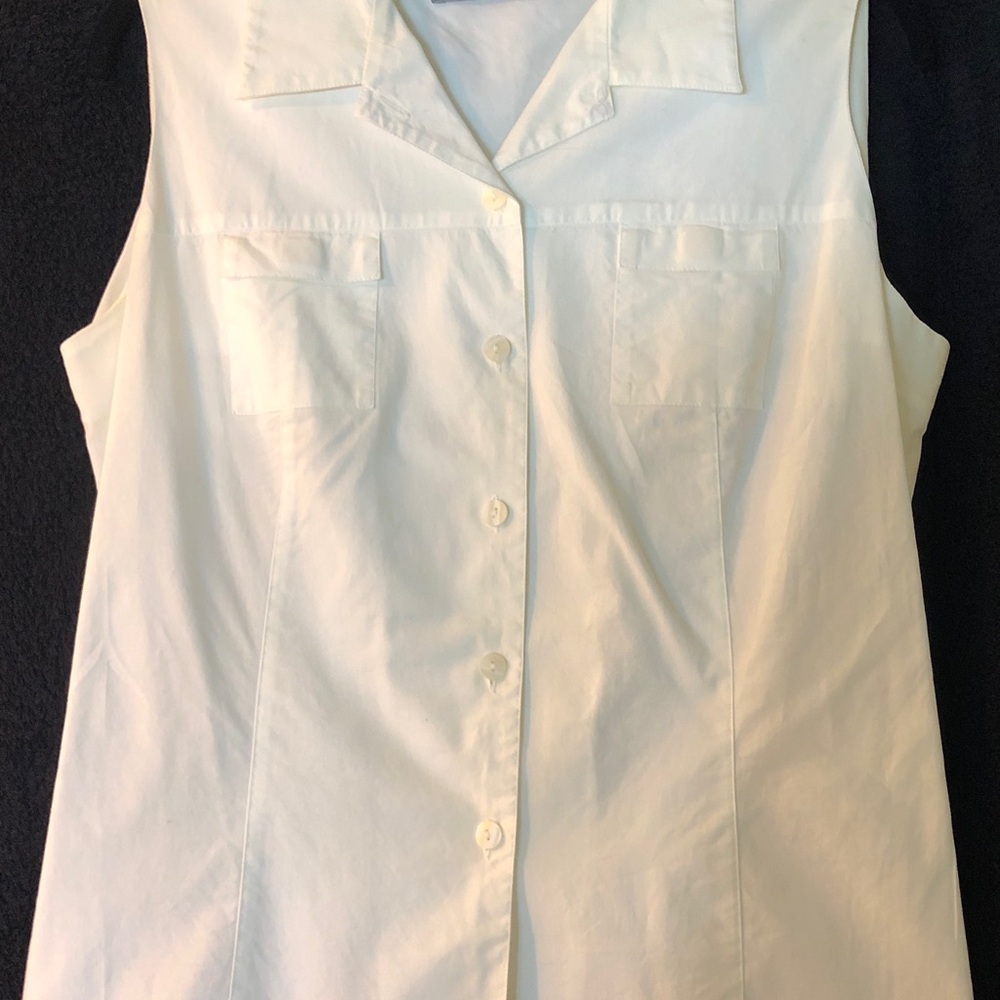 Classic White Sleeveless Button-Down Shirt - Picture 4 of 6